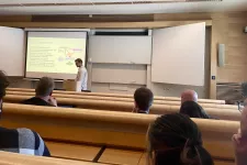 Göran Östlin gives a seminar. Photo